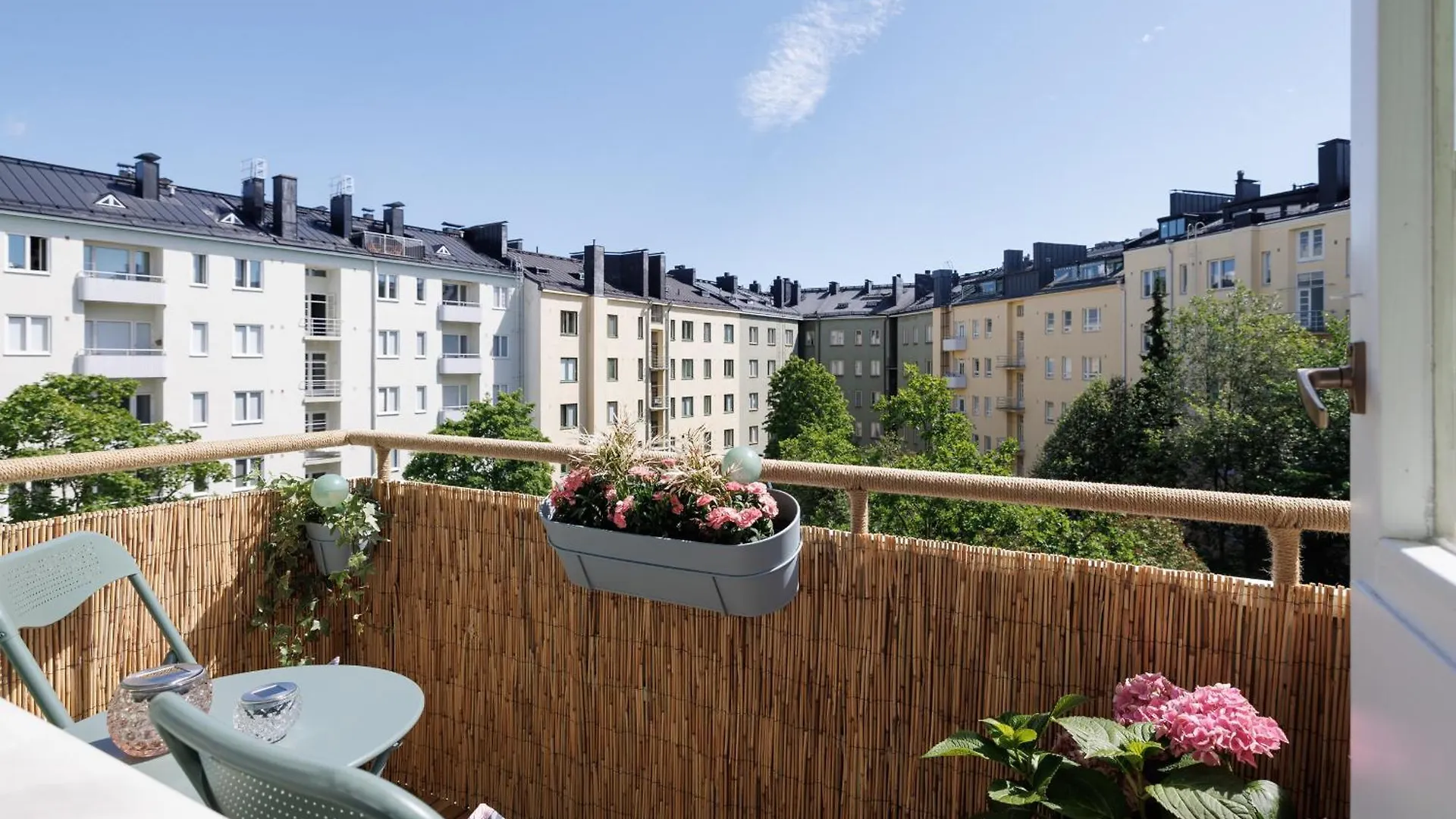 Grand Lotus Suite 96 M2, Parkkipaikka Finland